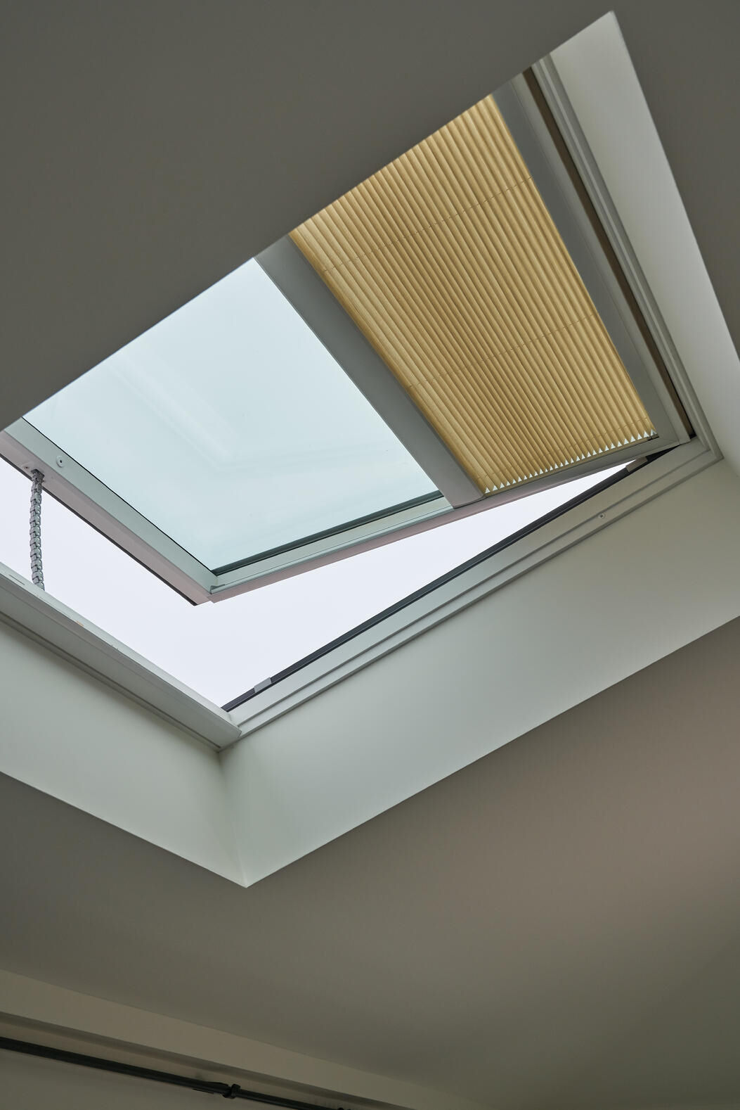 M06 or 306 SKYLIGHT PLEATED ROOF BLINDS TO FIT VELUX WINDOWS SIZES 